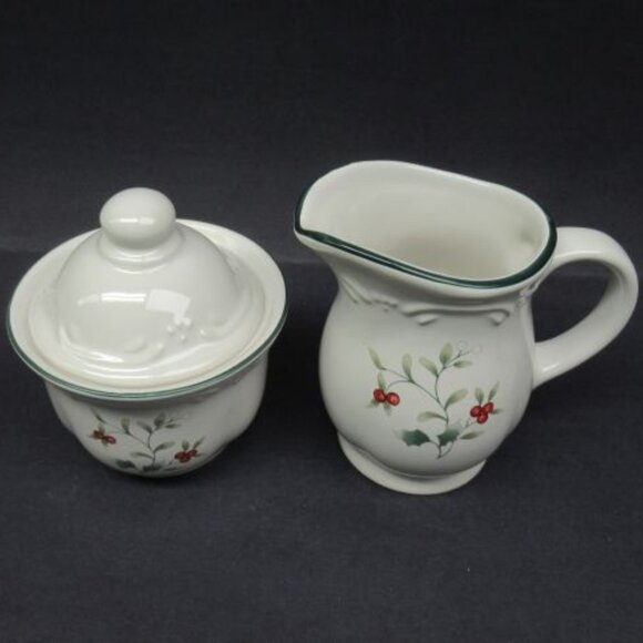 Pfaltzgraff China WINTER BERRY WINTERBERRY Creamer, Sugar Bowl with Lid - Picture 2 of 4